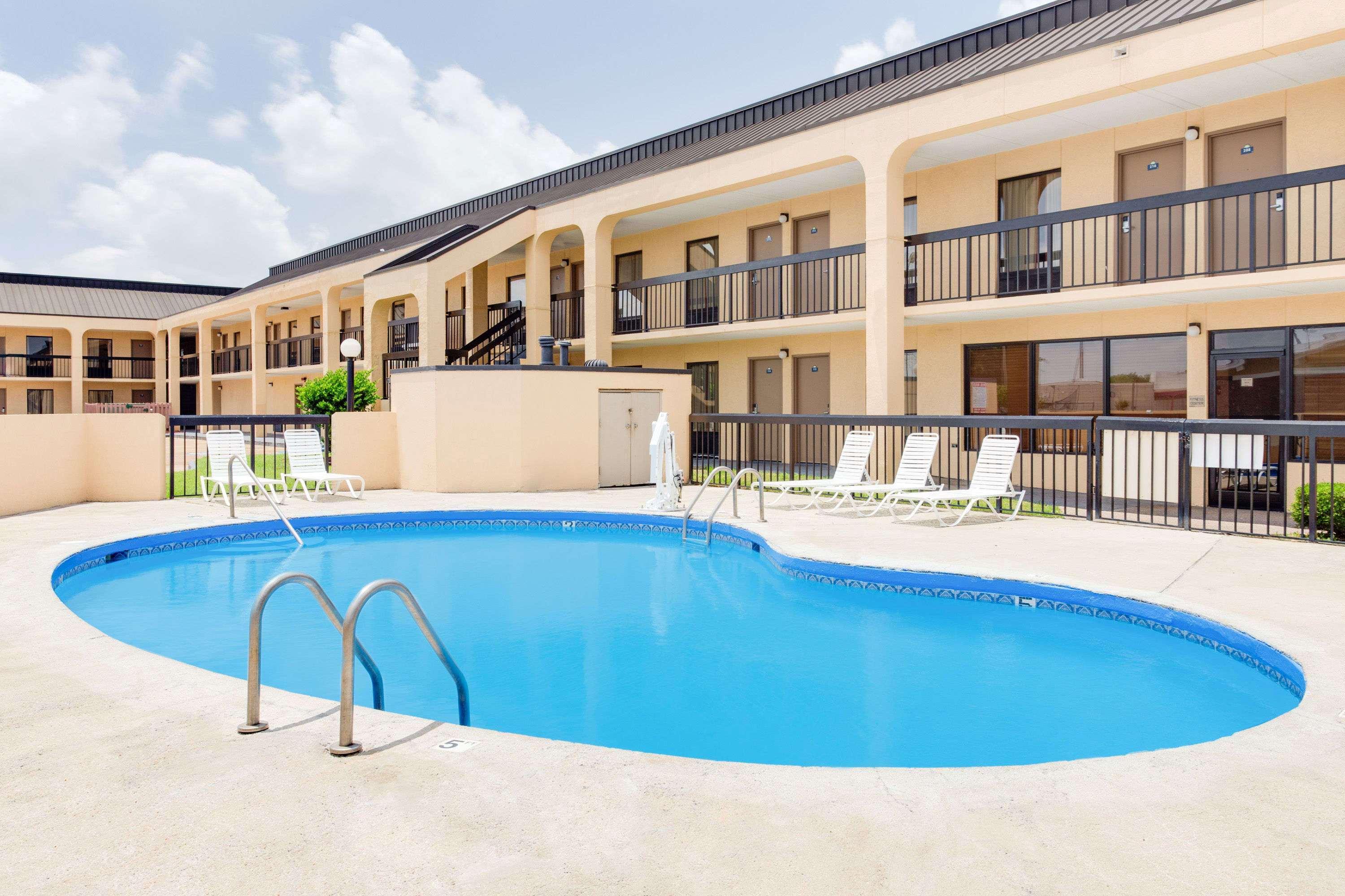 Days Inn By Wyndham Greenville Ms Zewnętrze zdjęcie